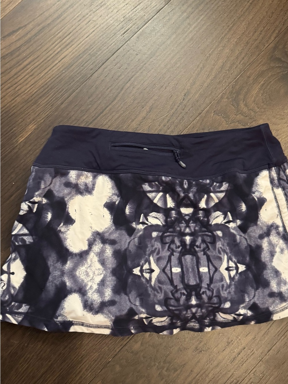 Lulu navy /white skirt.  Size 4